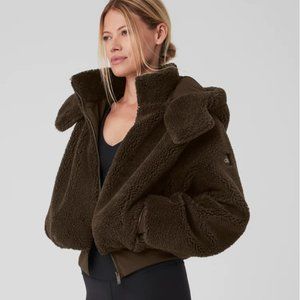 NWT Alo Yoga Foxy Sherpa Jacket - Espresso Size M (Currently SOLD OUT Online)